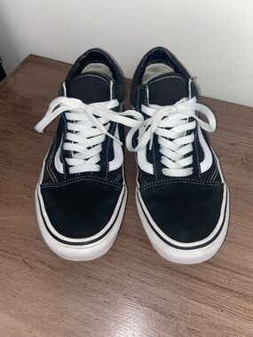 Vans Classic Old Skool Black & White Skate Shoe Men’s 8 Women’s 9.5